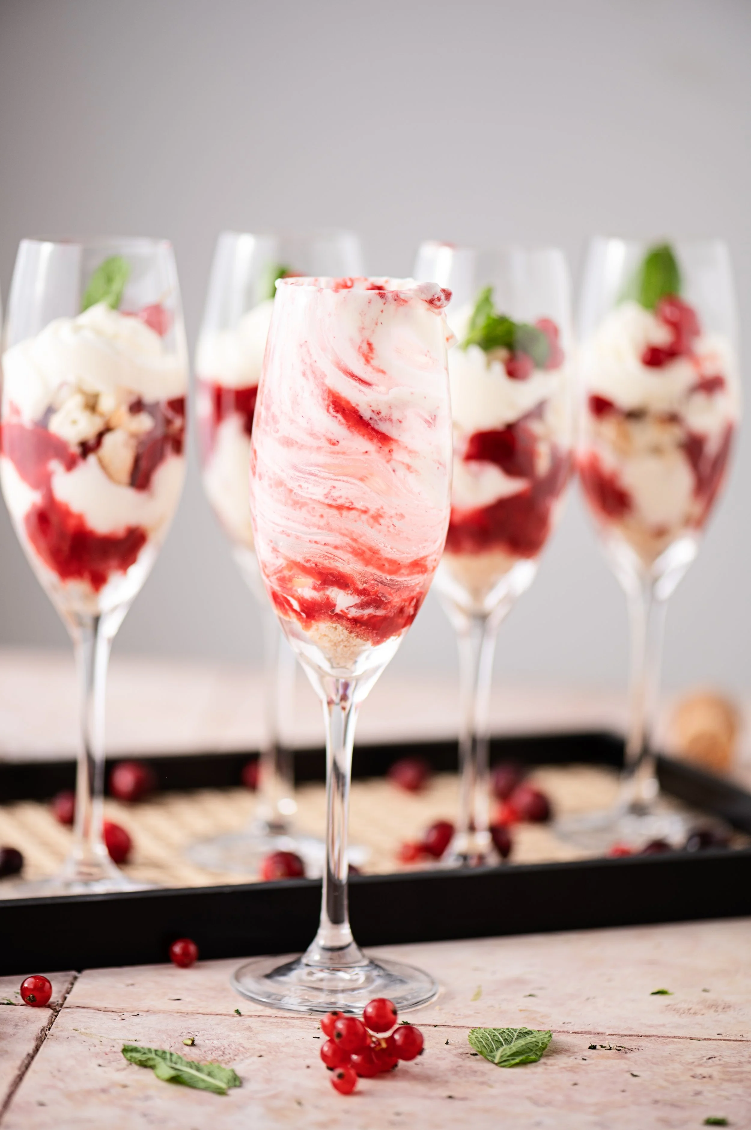 Champagne_berries_trifle_ID755930_var2.jpg