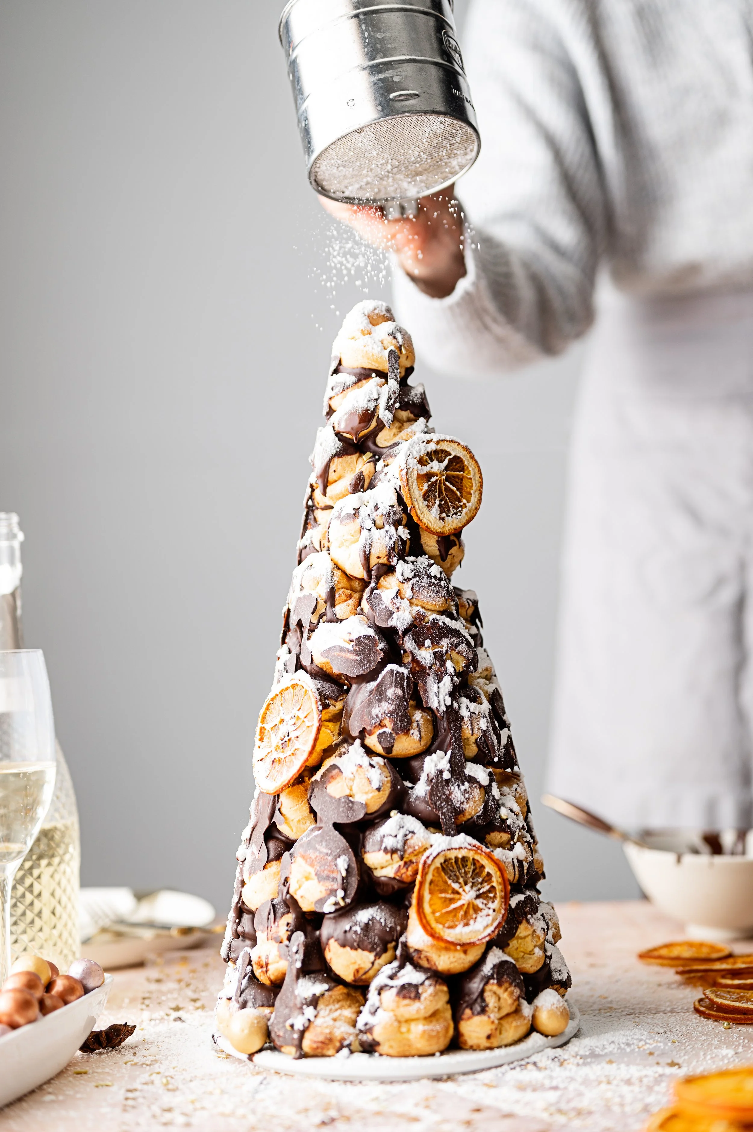 Croquembouche_with_orange_custard_and_dark_chocolate_ID755437_var8.jpg