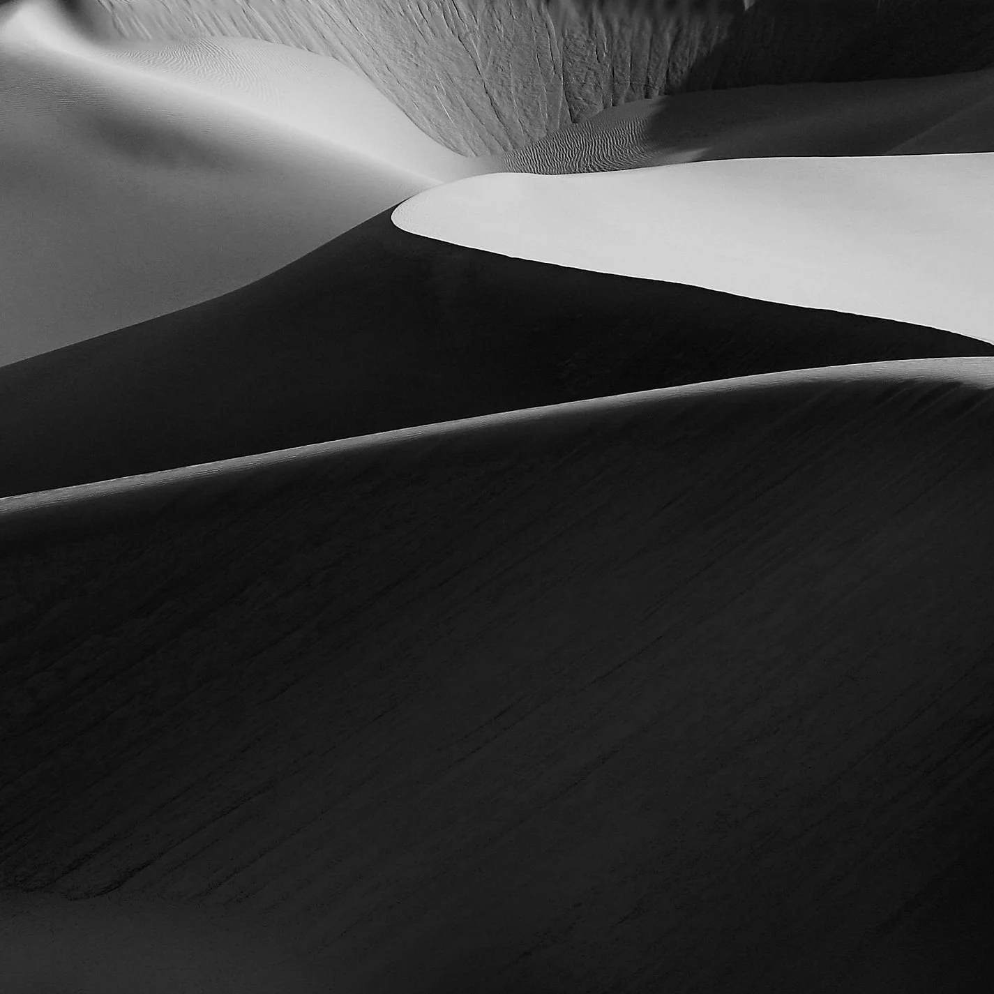 Black and white sand dune pattern