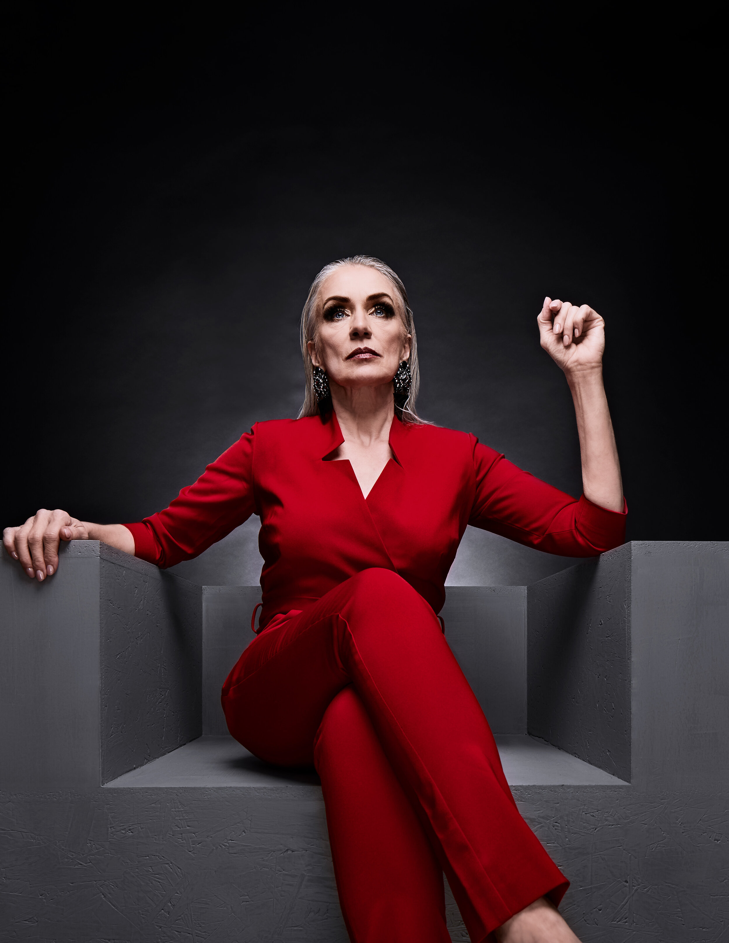 Your Boss is Female Moritz-Dollinger-Photography-Fashion-Shooting-Best-Ager-Concret-Chair-Betonsessel-Rot.jpg