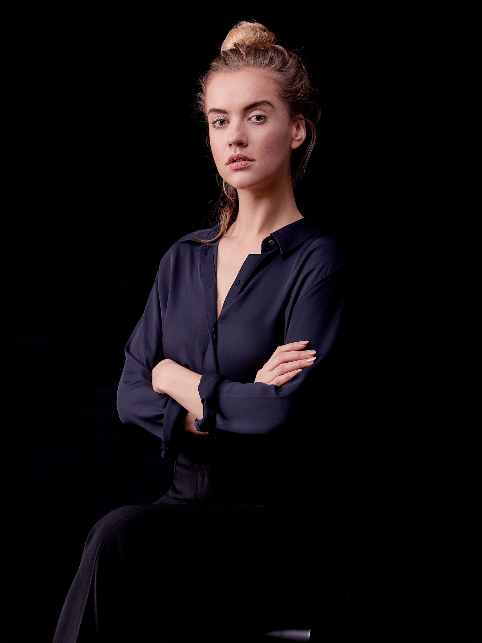 Business-Portrait-Katharina-Balzer-Berneburg-Low-Key-Negative-Fill 2048.jpg