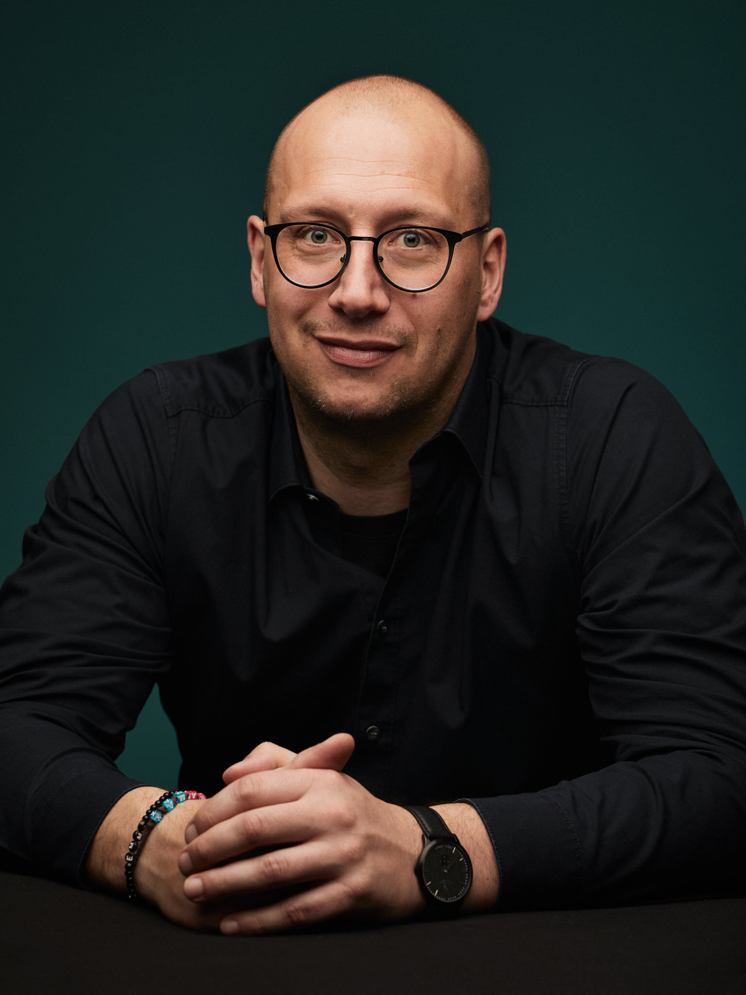 Freundlich-Hände-zusammen_Business-Felix-Herrmann02394_PSD-Full-Size-(Adobe-RGB)-web2048.jpg