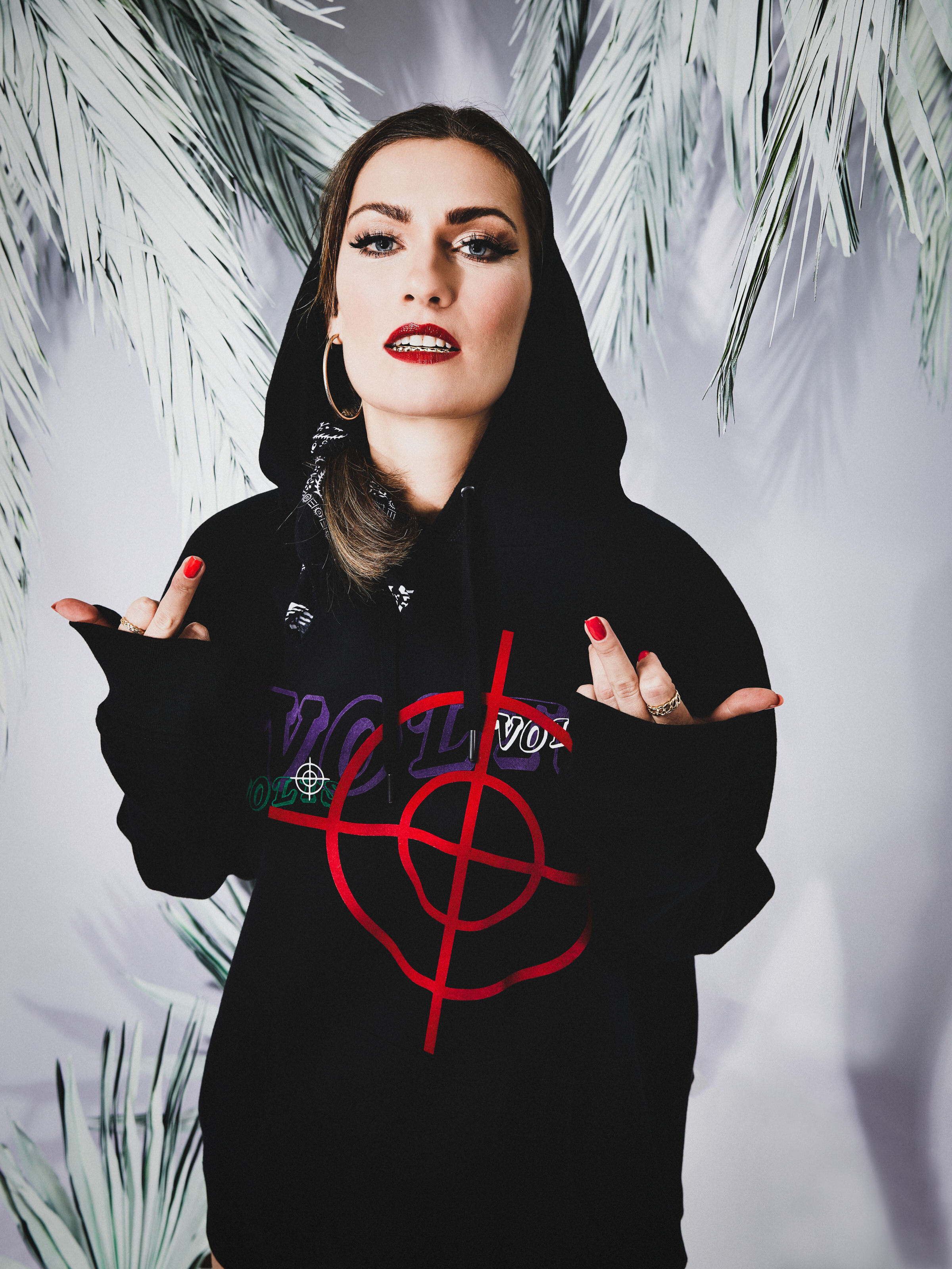 Hoodie - Middle Finger - Moritz-Dollinger-PhotographyJPEG 100% Lange Kante 3200.jpg