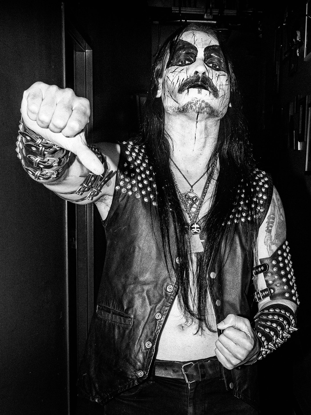 PowerFromHell_Backstage_HellsHeroes_01.jpg