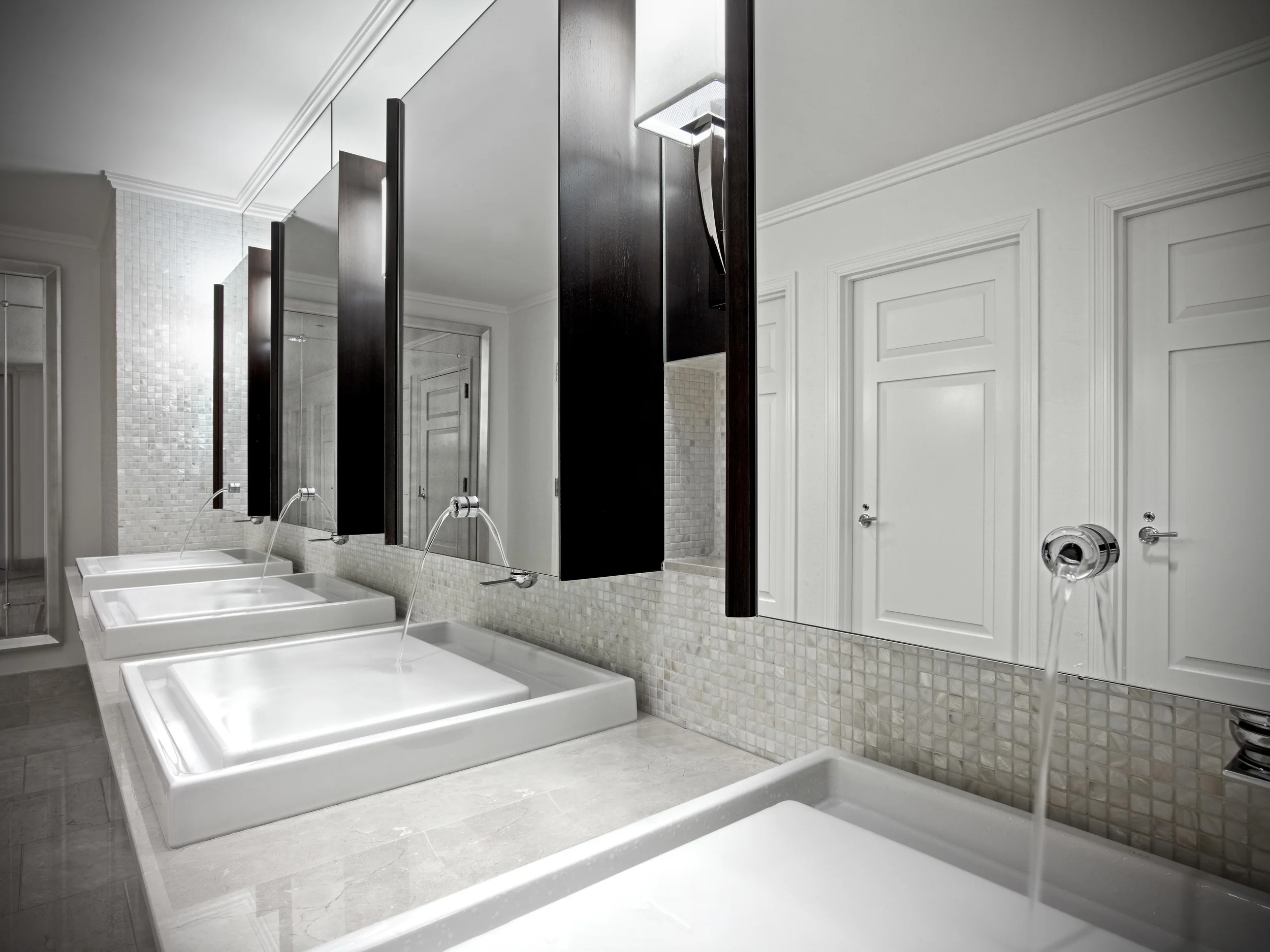 The H Hotel Restroom