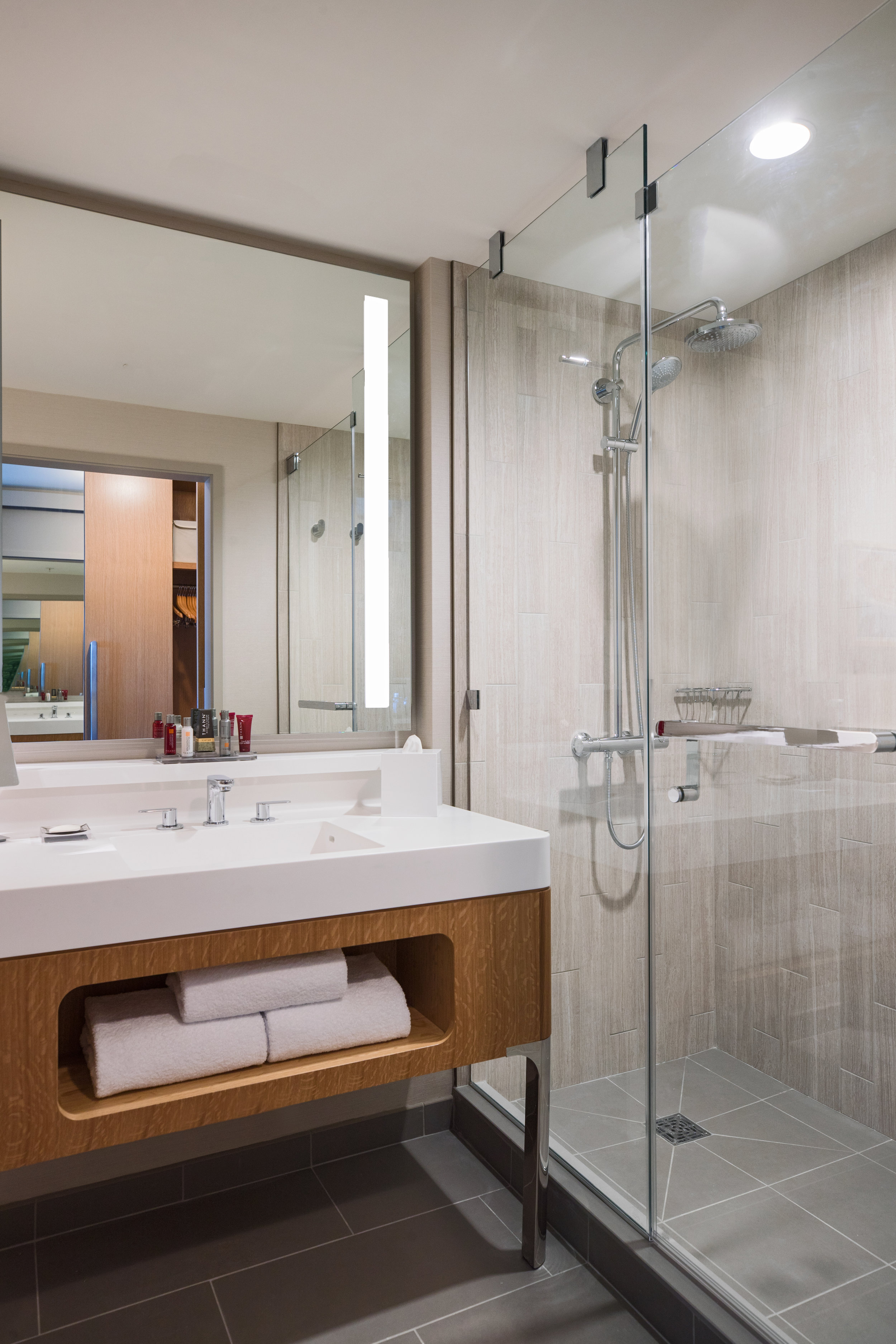 Marriott Marquis Chicago Guestroom Bathroom