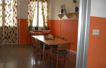 The kitchen where families eat together. Photo credit: www.mentelocale.it "Partorire a San Martino"