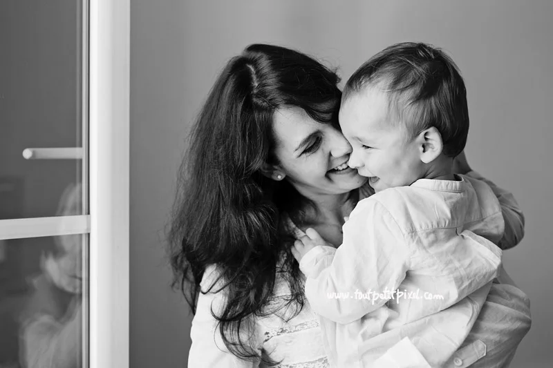calin-mere-bebe-noir-et-blanc.jpg