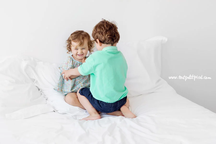 frere-soeurs chatouilles-rire