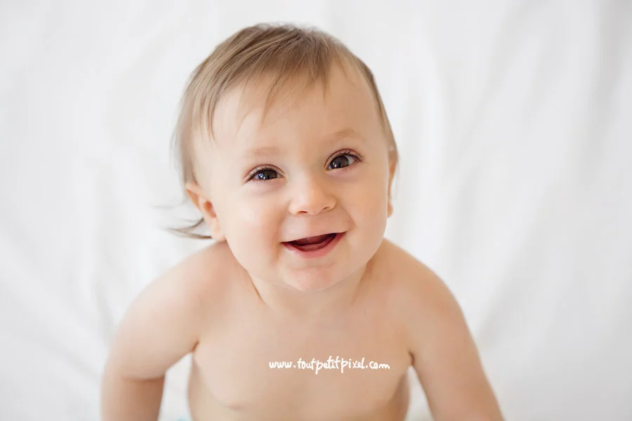 portrait-bebe-qui-sourit.jpg