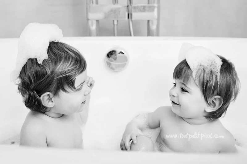 jumelles-dans-le-bain.jpg