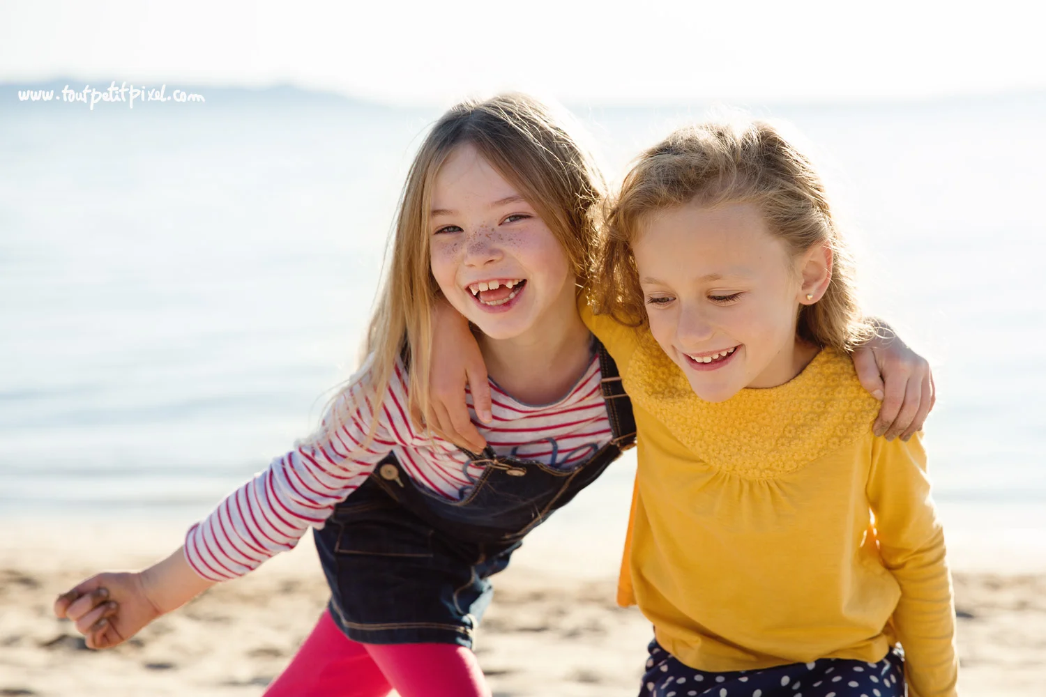 photographe-enfants-deux-copines-a-la-palge.jpg