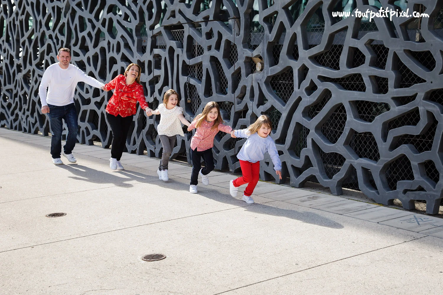 photographe-famille-mucem-marseille.jpg