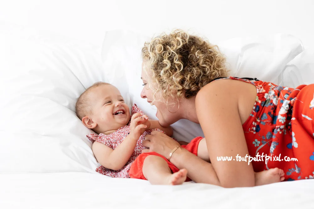 Des Photos Maman Bebe Au Studio Photographe Bebe Et Enfant A Aubagne Pres De Marseille Tout Petit Pixel