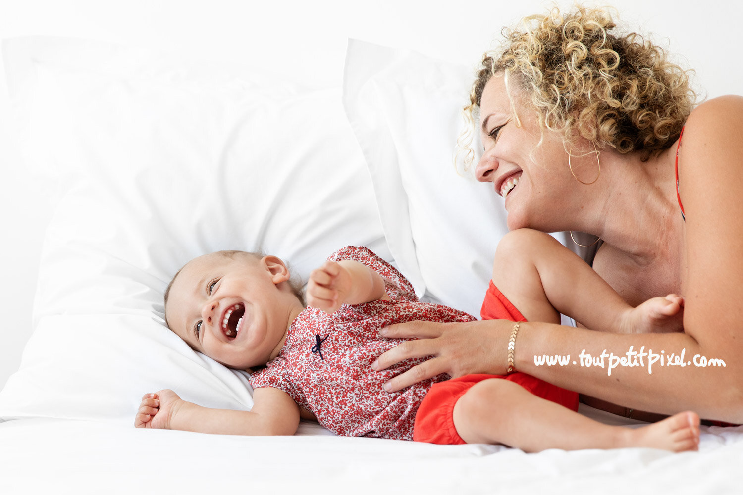 Des Photos Maman Bebe Au Studio Photographe Bebe Et Enfant A Aubagne Pres De Marseille Tout Petit Pixel Des Photos Maman Bebe Au Studio Photographe Bebe Et Enfant A Aubagne Pres De Marseille Tout Petit Pixel