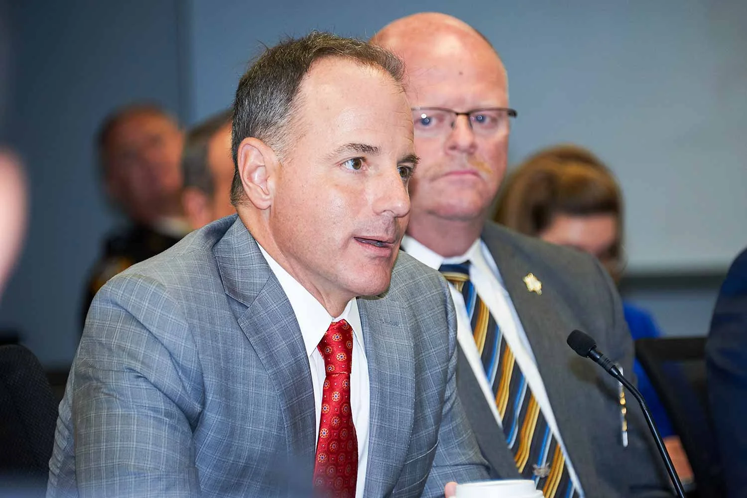 House Rep. Robert Benvenuti discusses HB 416 with legislators and Kentucky law enforcement leaders. (Photo by Jim Robertson)