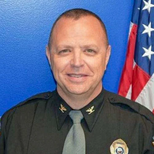 Chief-Grau_500.jpg