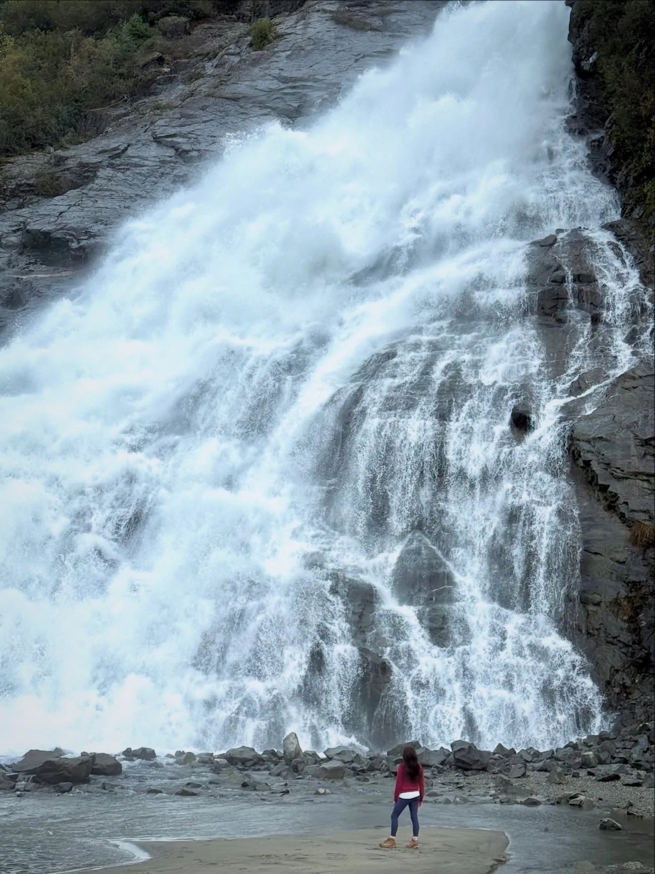 A Day in Juneau: Mendenhall Glacier, Nugget Falls, and the Wild Encounters That Stay With You
