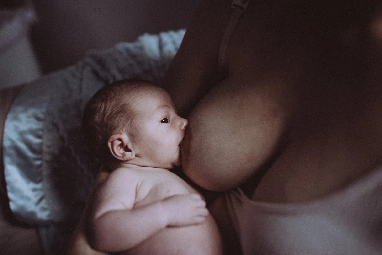IMG_7528-newborn-breastfeeding-yuma-arizona.jpg