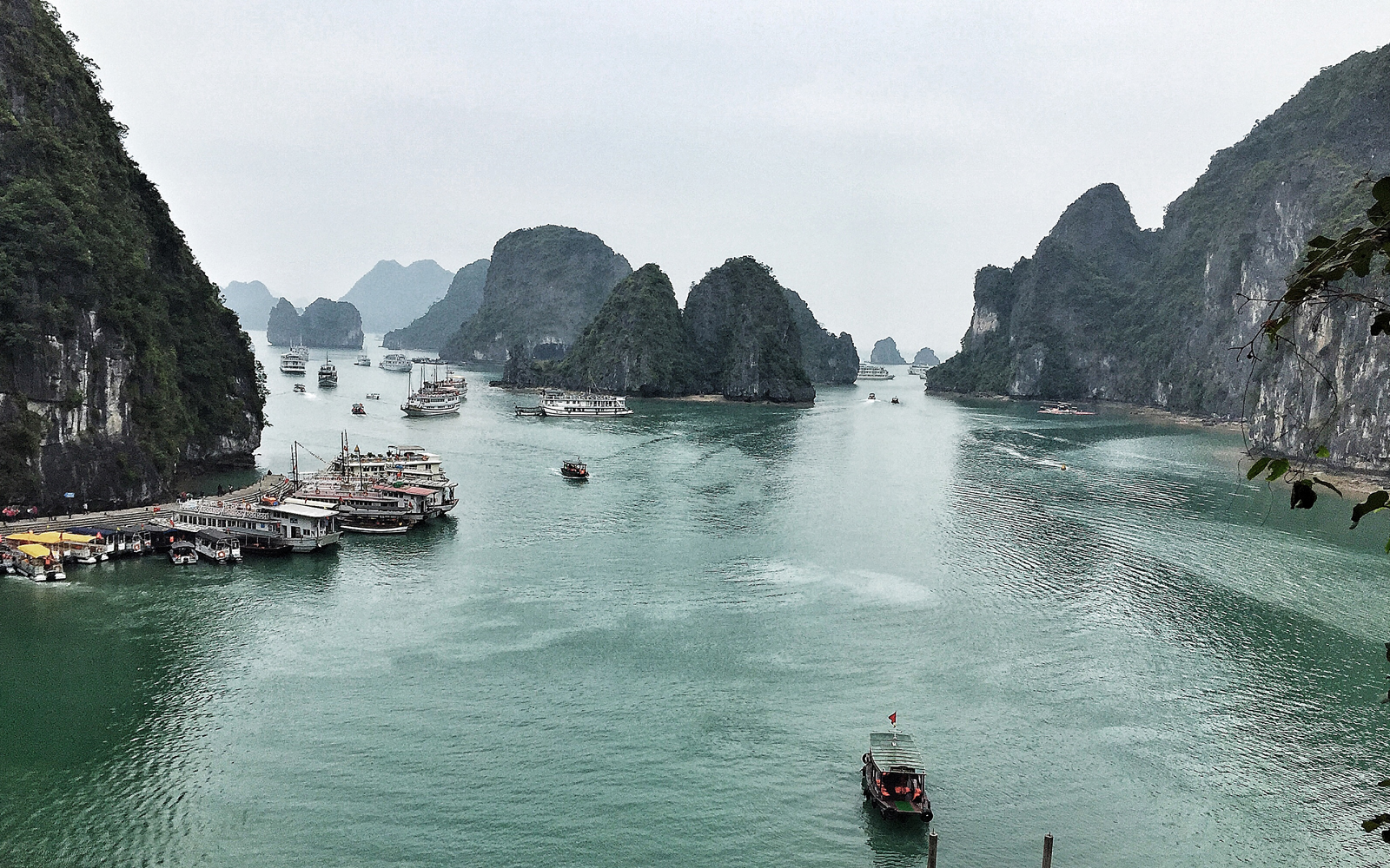 2015-vietnam-halong-bay-02.jpg