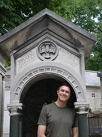 David Conte at the grave of Francis Poulenc Pere lachaise cemetery, 2007