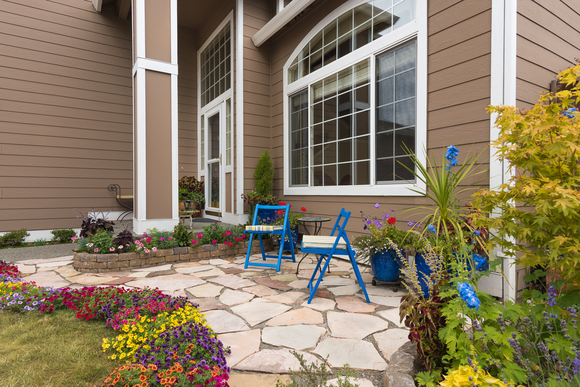 Tacoma area home exterior front patio - real estate photography