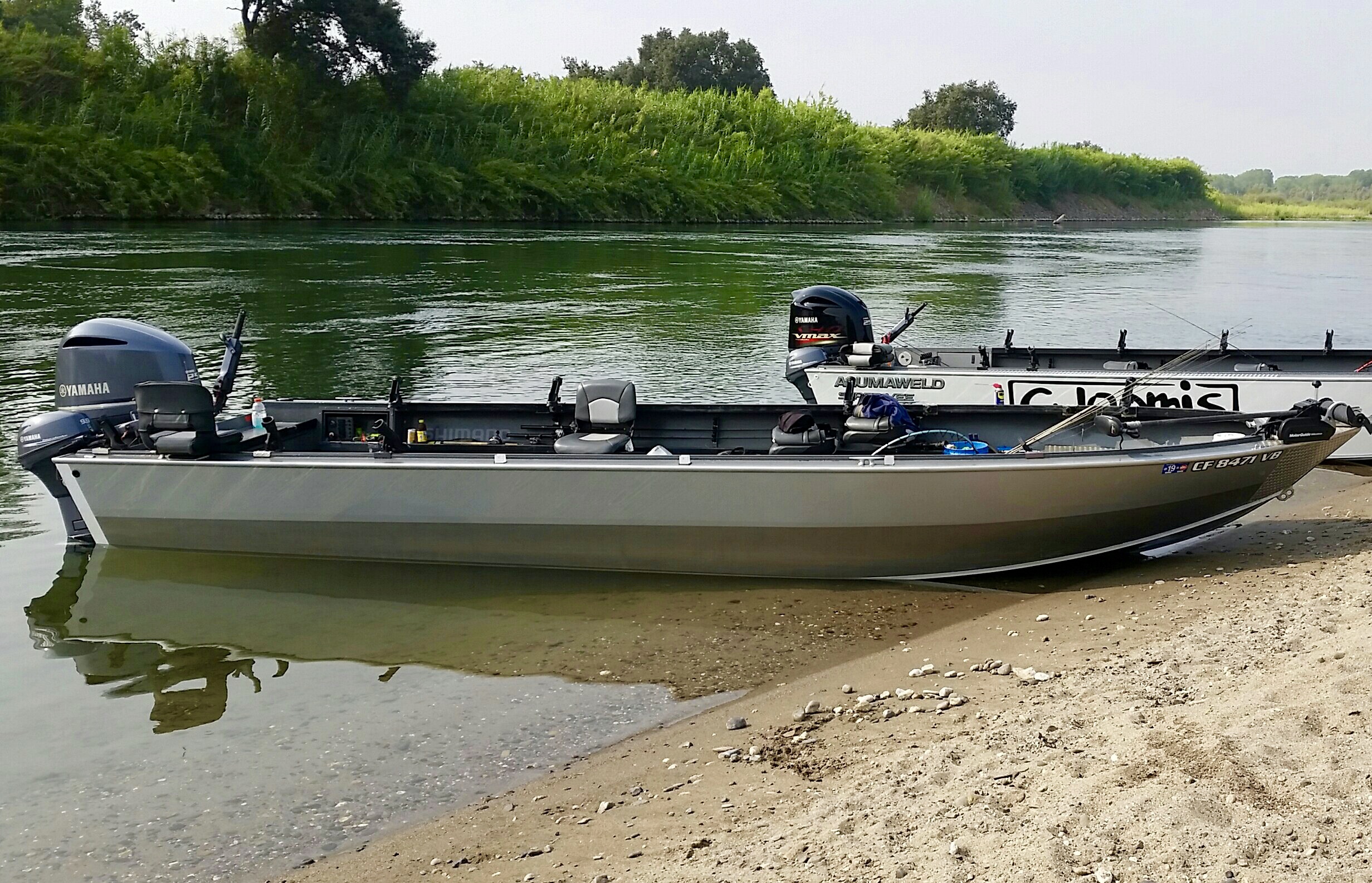 Justin’s 25’ Alumaweld jet boat serves as a very comfortable fishing platform for his power boat fishing trips on the Sacramento River and can easily accommodate 6 anglers.