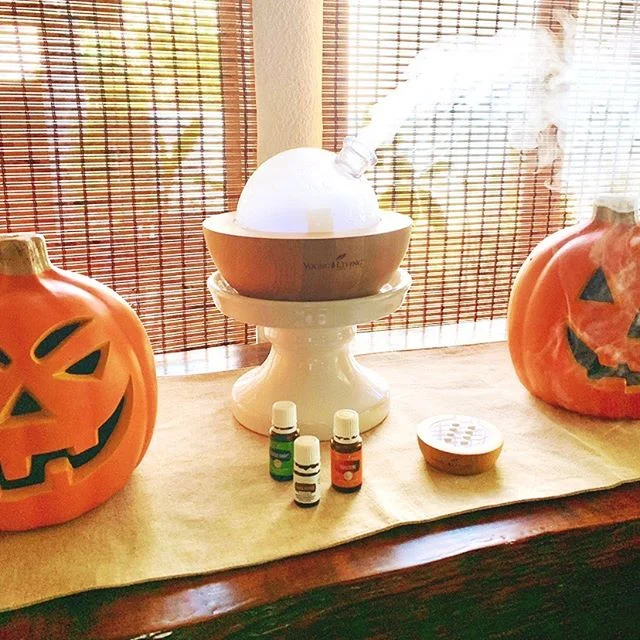 Bubble, bubble, toil &amp; trouble! Whatchya diffusing today?🎃
.
.
.
#fall #fallweather #falldecorating #pumpkin #pumpkinspice #essentialoils #aromatherapy #aromatherapydiffuser #diffuser #diffuserrecipes #cozy #cozyhome #chillmood #emotions #medita