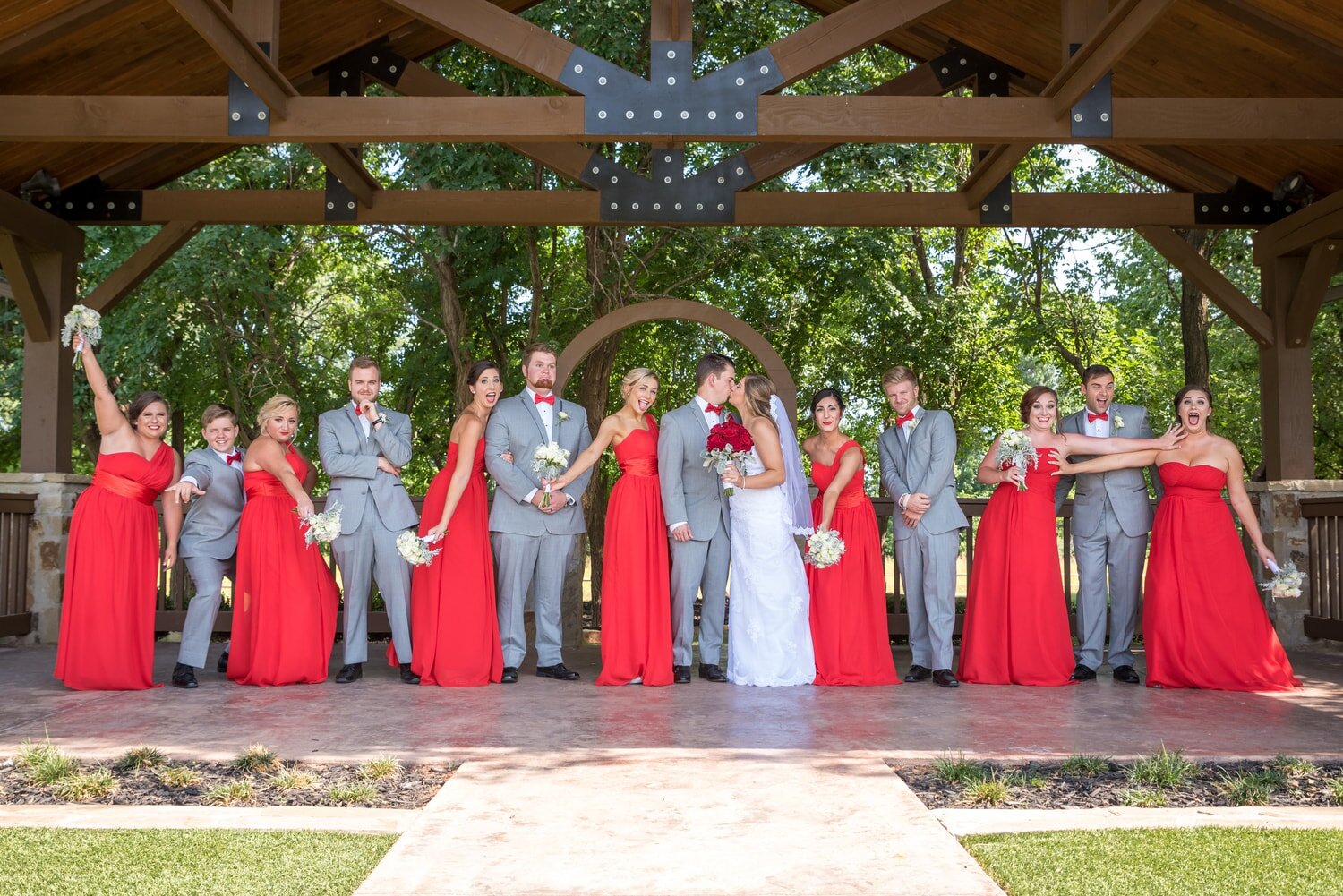 bridal-party-fun-poses.jpg