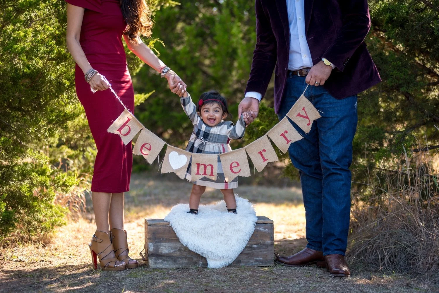 christmas-be-merry-girl-mom-dad-chadandbriephotography.jpg