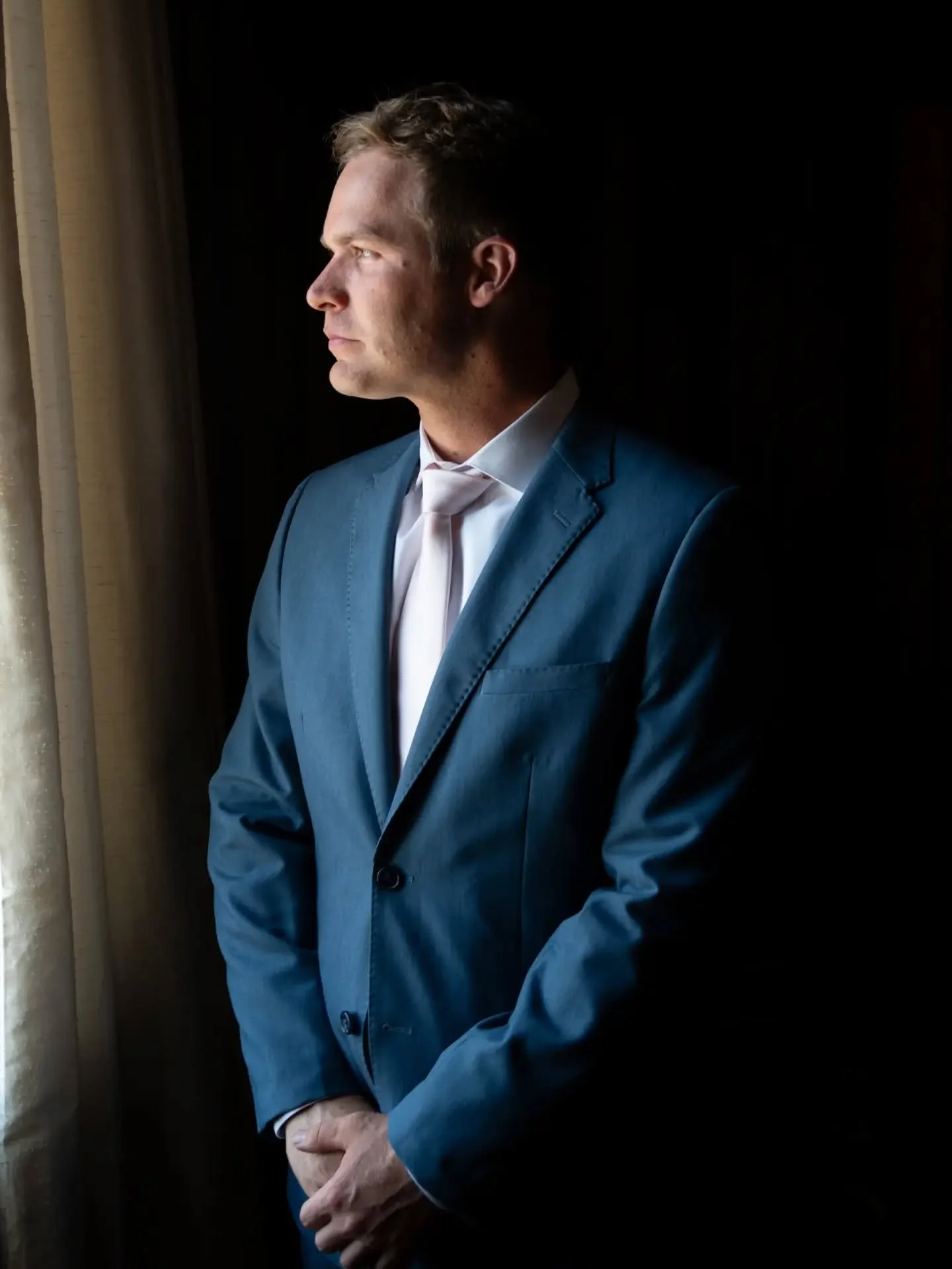 Handsome groom taking in the moment ❤️

Venue: @springsvenuenorman