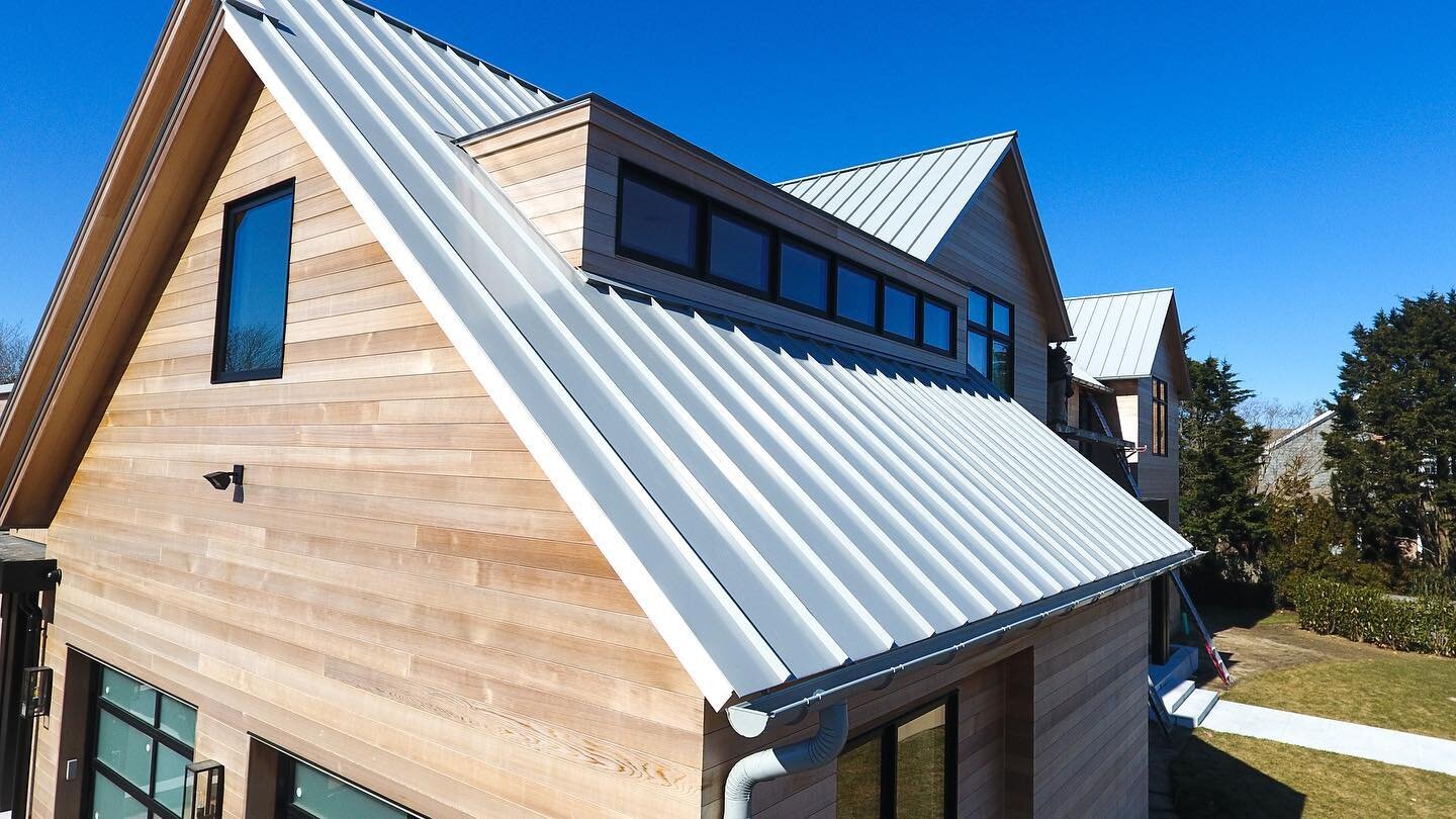 Finishing up the gutter work on this beautiful home in the Hamptons 🏠

.
.
.
.
.
.

. 
.
.
.
.
.
.
.
.

#thehamptons #cedarroof #cedar #construction #contractor #architecture #builders #building #hamptons #realestate #siding #wood #cedarwood #roofin