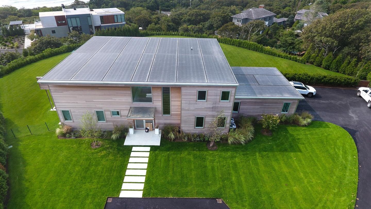 Whole lot of Plank Cedar siding with a side of Custom Gutter Work &amp; EPDM 🔥 Overlooking the Hamptons Ocean 🌊

.
.
.
.
.
.

. 
.
.
.
.
.
.
.
.

#thehamptons #cedarroof #cedar #construction #contractor #architecture #builders #building #hamptons #