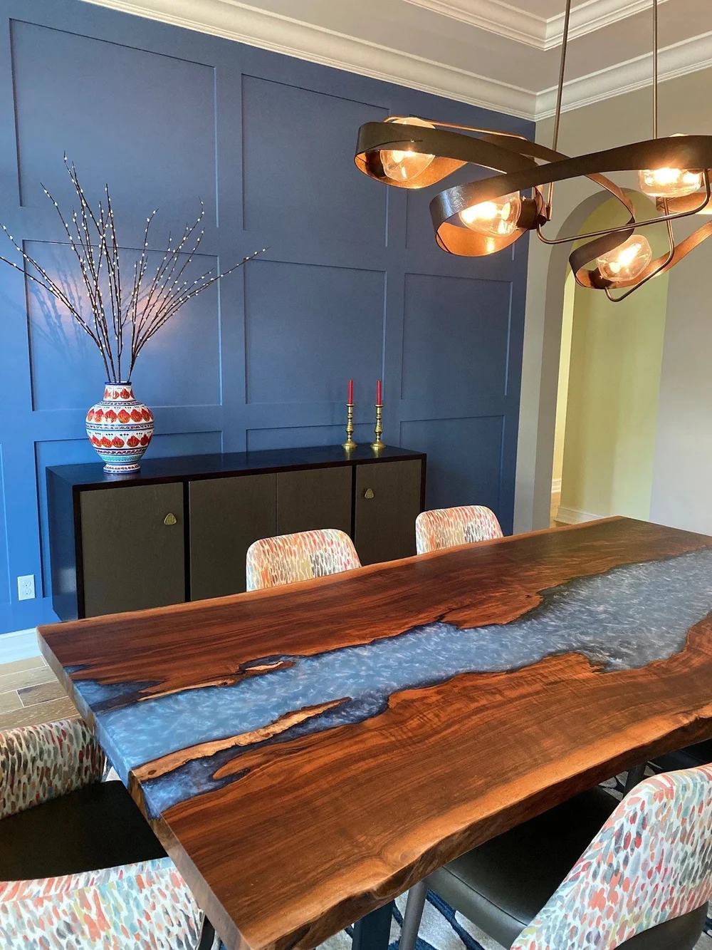 How to Decorate Your Dining Table With Copper And Blue: Stunning Ideas