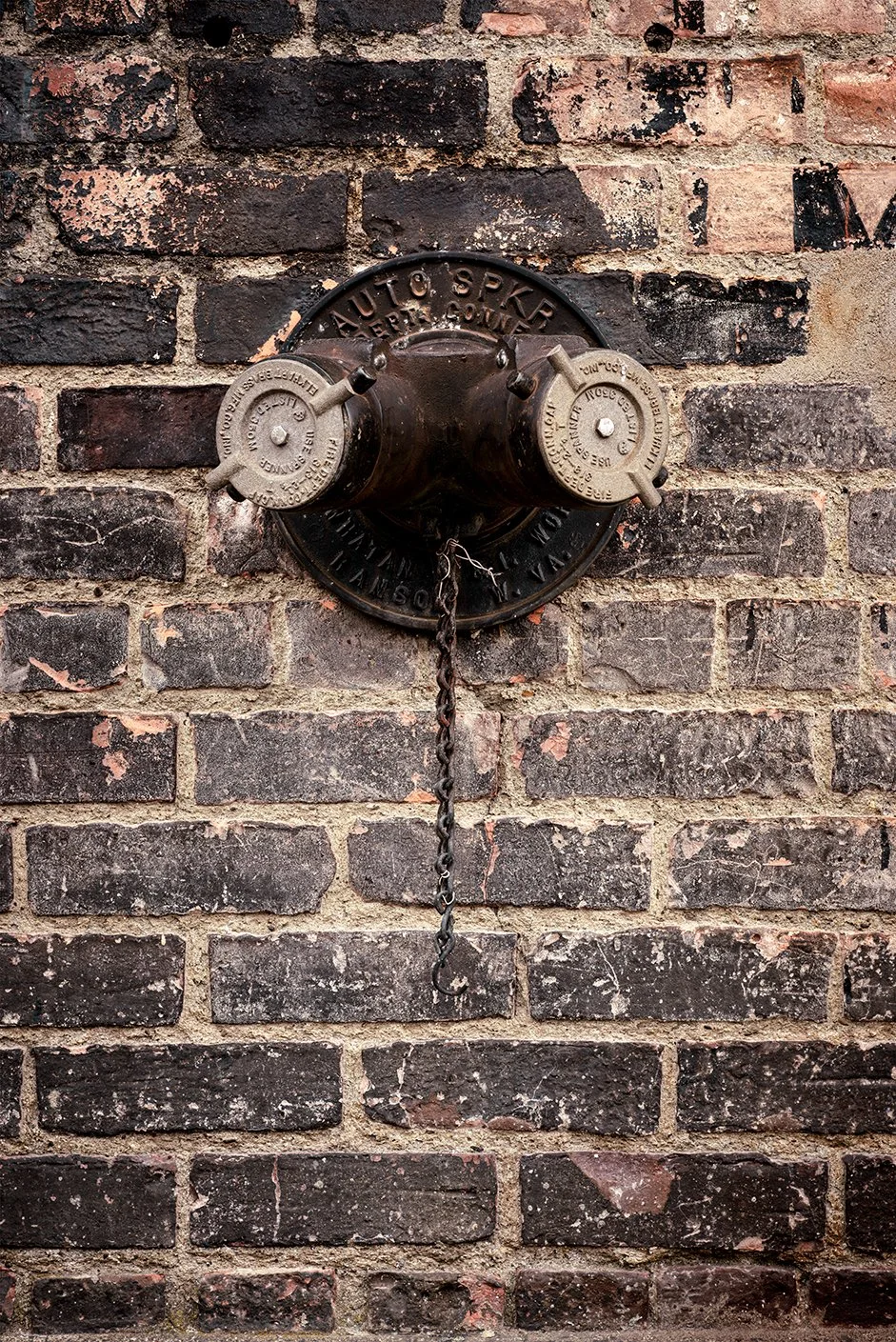 Act III No.40, Hydrant