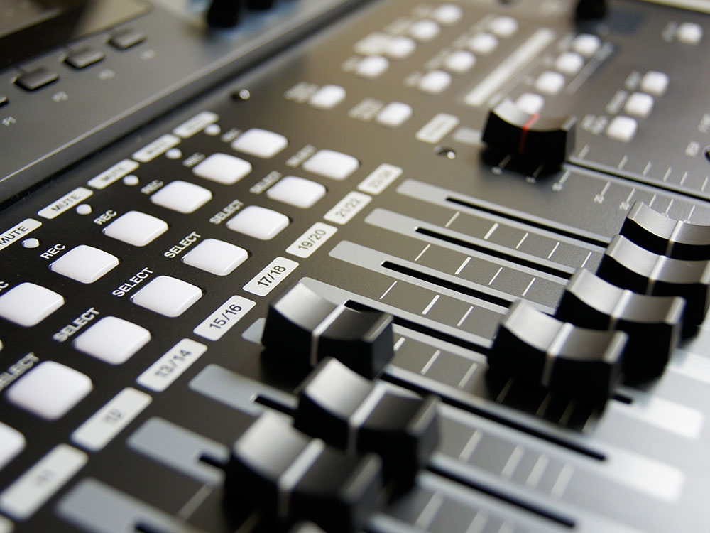 audio-mixer-buttons-close-up-159206.jpg