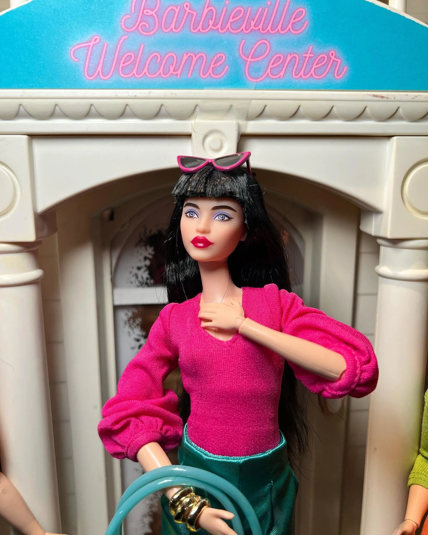 BARBIE MOVEMENT 
17/100
This beauty was ordered months ago and finally arrived in Barbieville, where she was welcomed by Barbie Rose and Fern at the Welcome Center. She&rsquo;s one of the dolls from Barbie Looks series. I love these dolls, their clot