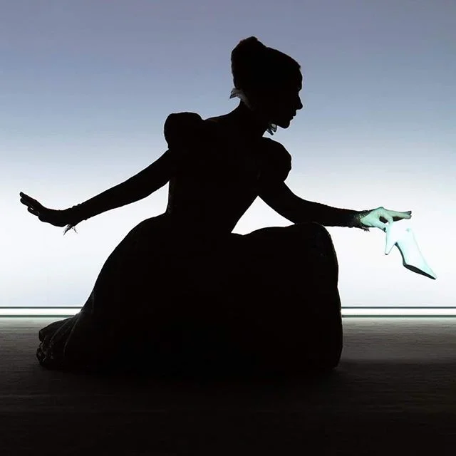 Congrats to the glorious creatives, cast and crew who opened MARY SAID WHAT SHE SAID at the @theatredelaville_paris . Directed by @bob___wilson and starring the relentless @isabelle.huppert, written by Darryl Pinckney, music by @ludovico_einaudi. Con