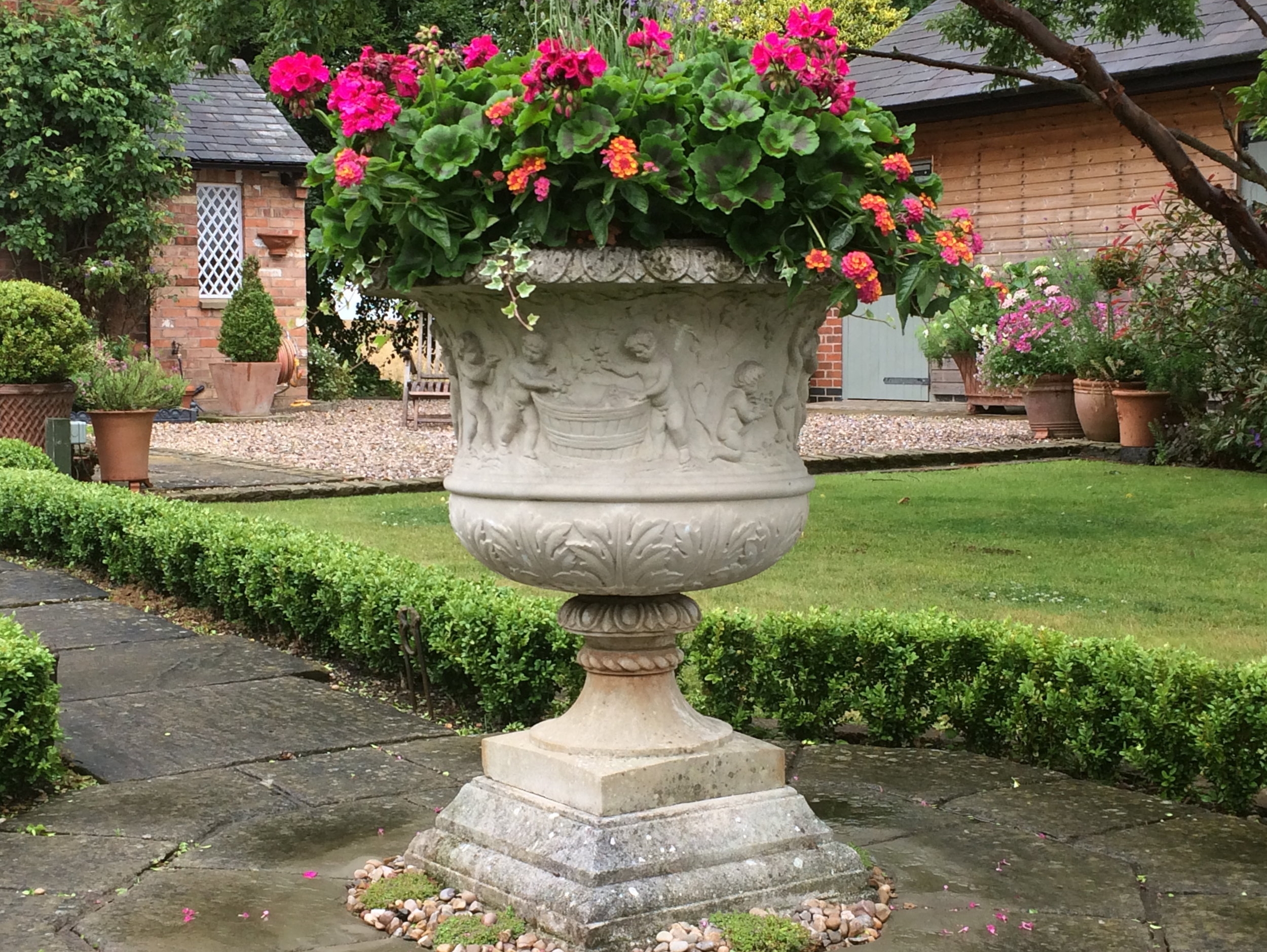 Cotswold Garden Antiques - Vintage Garden Urns Cotswold Garden Antiques - Vintage Garden Urns