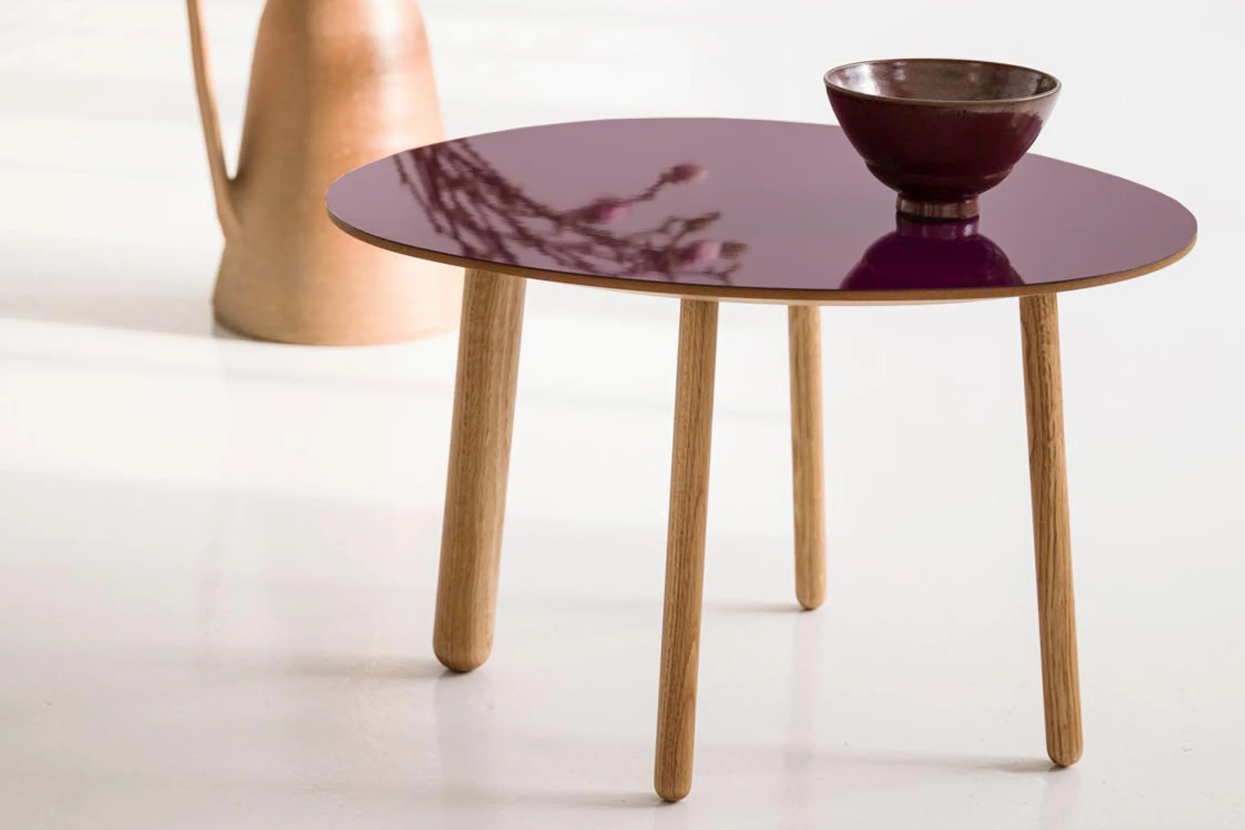 Morris coffee table model 6 in glossy plum
