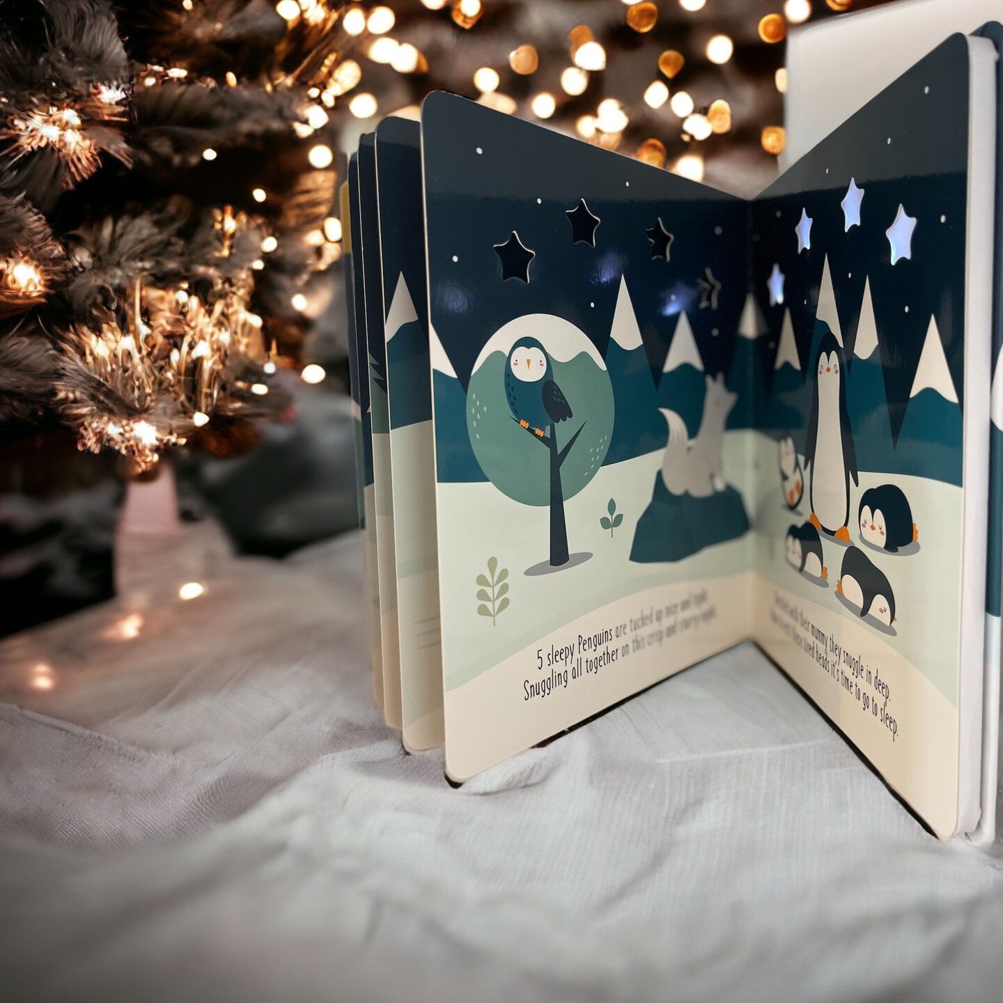 Happy 1st December! We're officially feeling FESTIVE 🎄🌟
&bull;
#bookworm #books #childrensbooks #childrensbookpublishers #animals #lightup #lightupbook #penguins #stars #interactive #interactivebooks #funlearning #boardbook #series #bookseries #boo