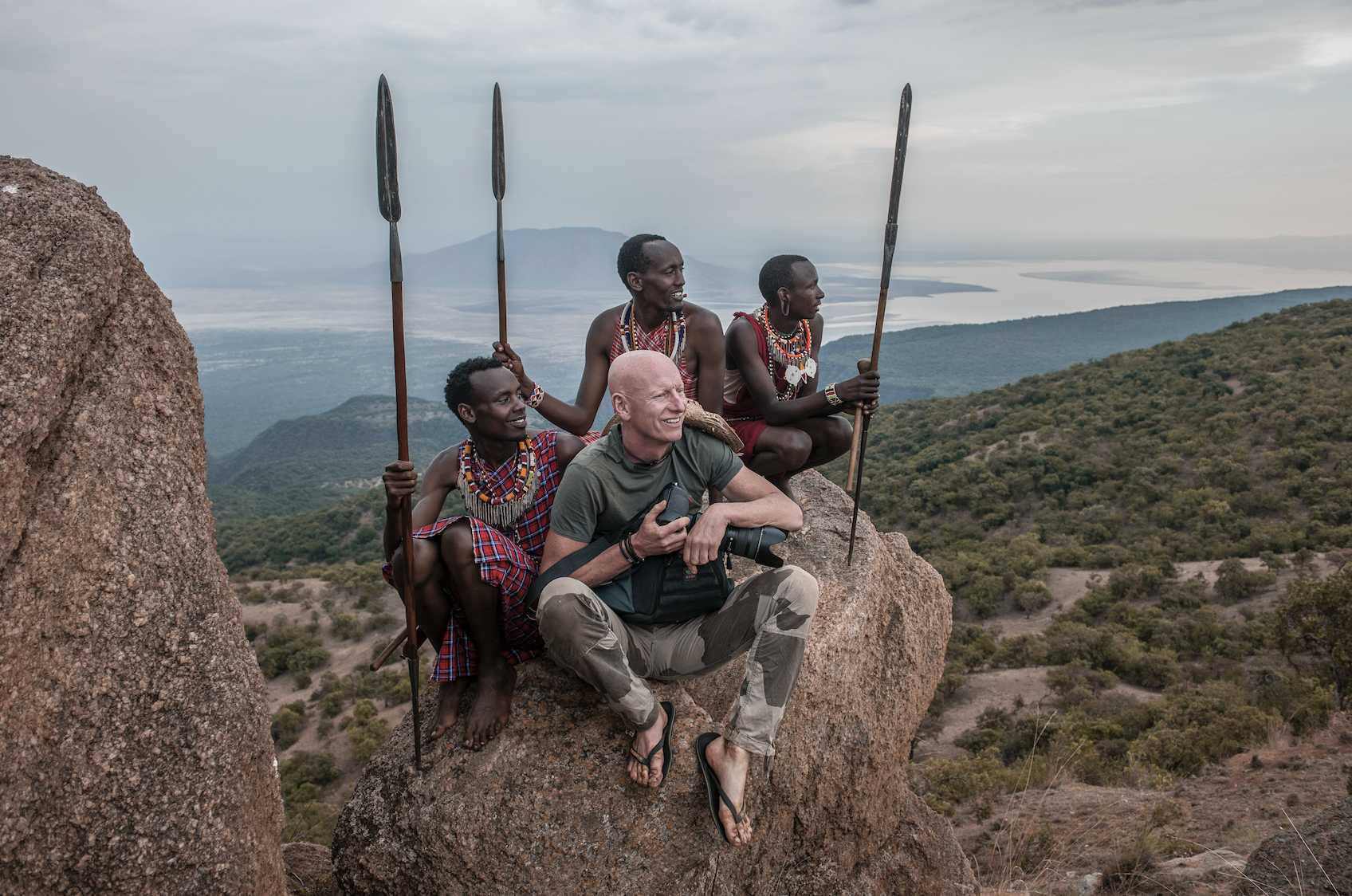 Jimmy Nelson met Maasai in Kenia Afrika.png