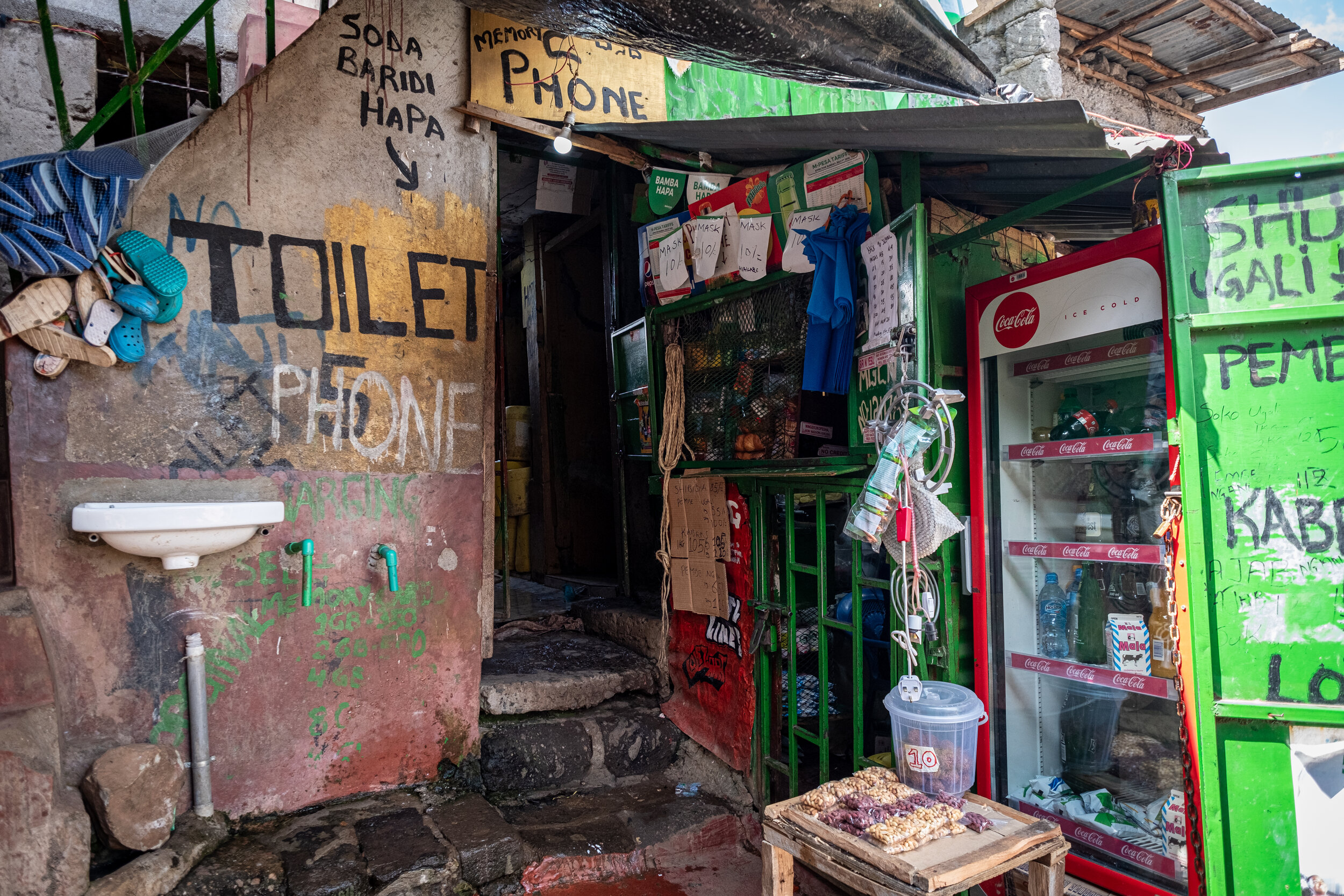 Mathare Toilets | Trouw | Door Joost Bastmeijer-21.jpg