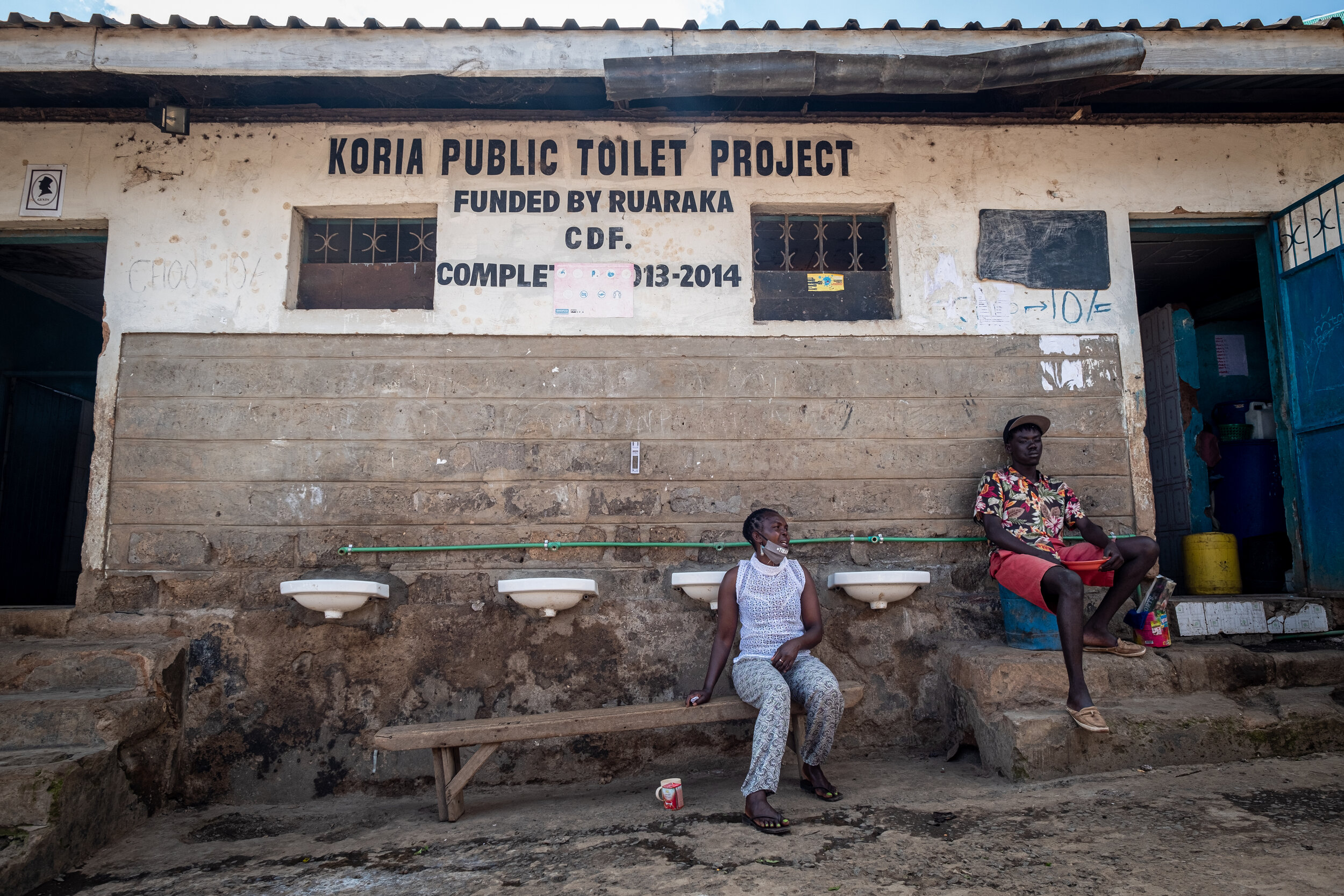 Mathare Toilets | Trouw | Door Joost Bastmeijer-19.jpg