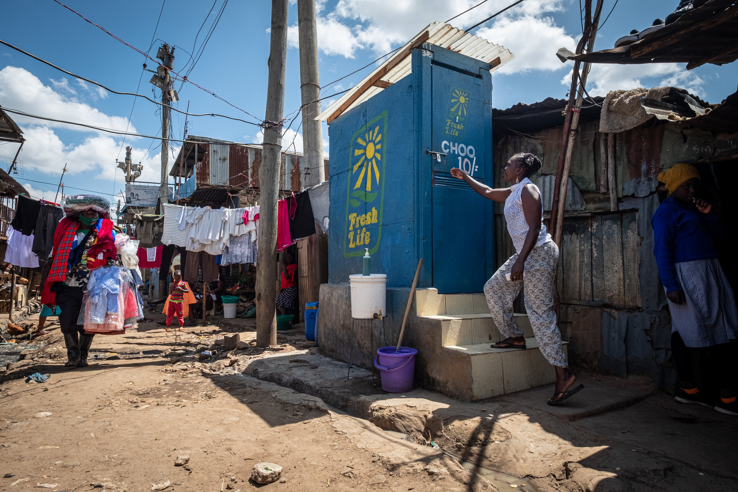 Mathare Toilets | Trouw | Door Joost Bastmeijer-6.jpg