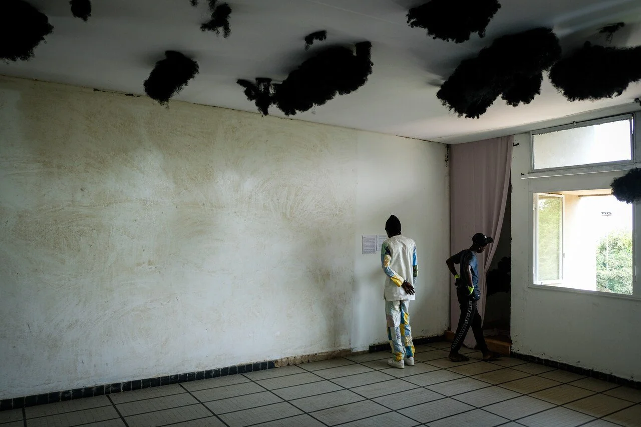 de-installatie-small-sky-van-sonia-e-barrett-op-dak-art.jpeg