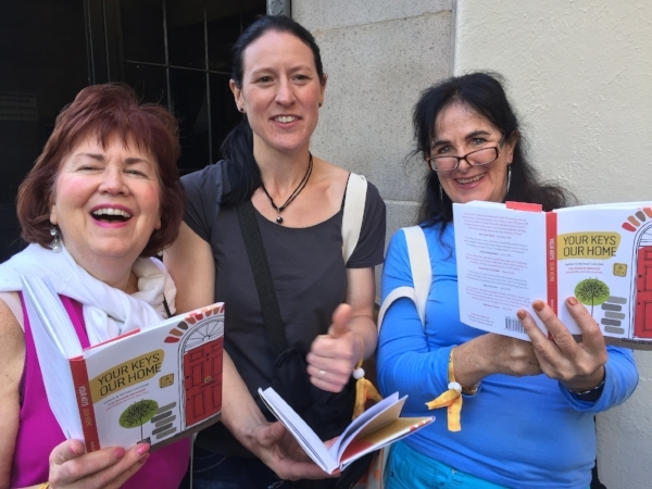 It was fun to run into Airbnb Open attendees anxious to have their books signed!