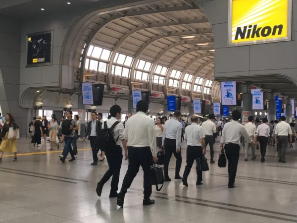It seemed that Japanese men didn't shake off their school uniform look. It was all white shirts and dark pants, while the ladies were imppecibly stylish.