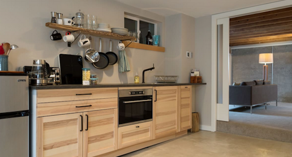 Jennifer’s cozy Airbnb is just right for a taking in sports event at the nearby stadiums and exploring the International District. And the center of the city is just a short light rail or bus ride away.