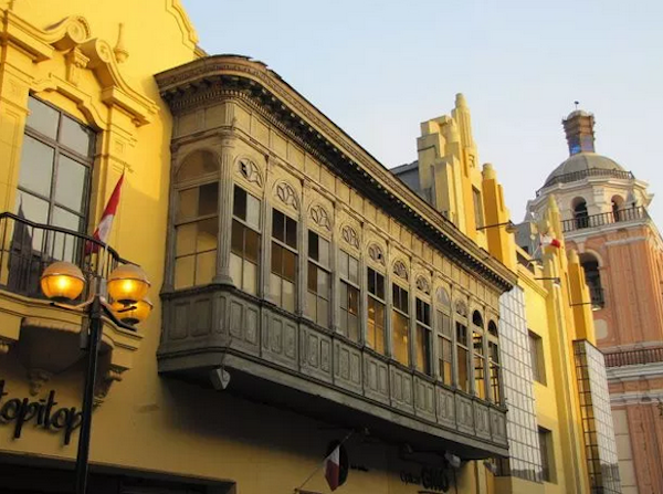 Lima’s historic center glowed with the golden yellow color reserved for Spain’s government buildings.